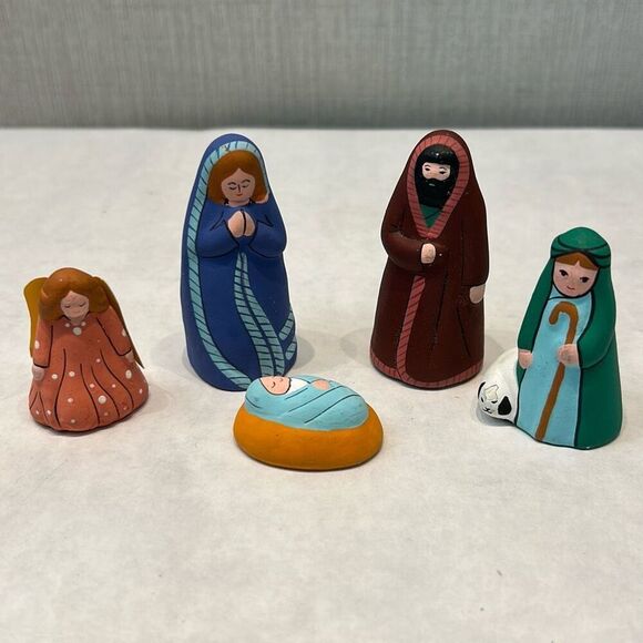 Hand Painted Clay Christmas Nativity 5 Pcs Holy Family Angel Shepherd Basket - Picture 2 of 5